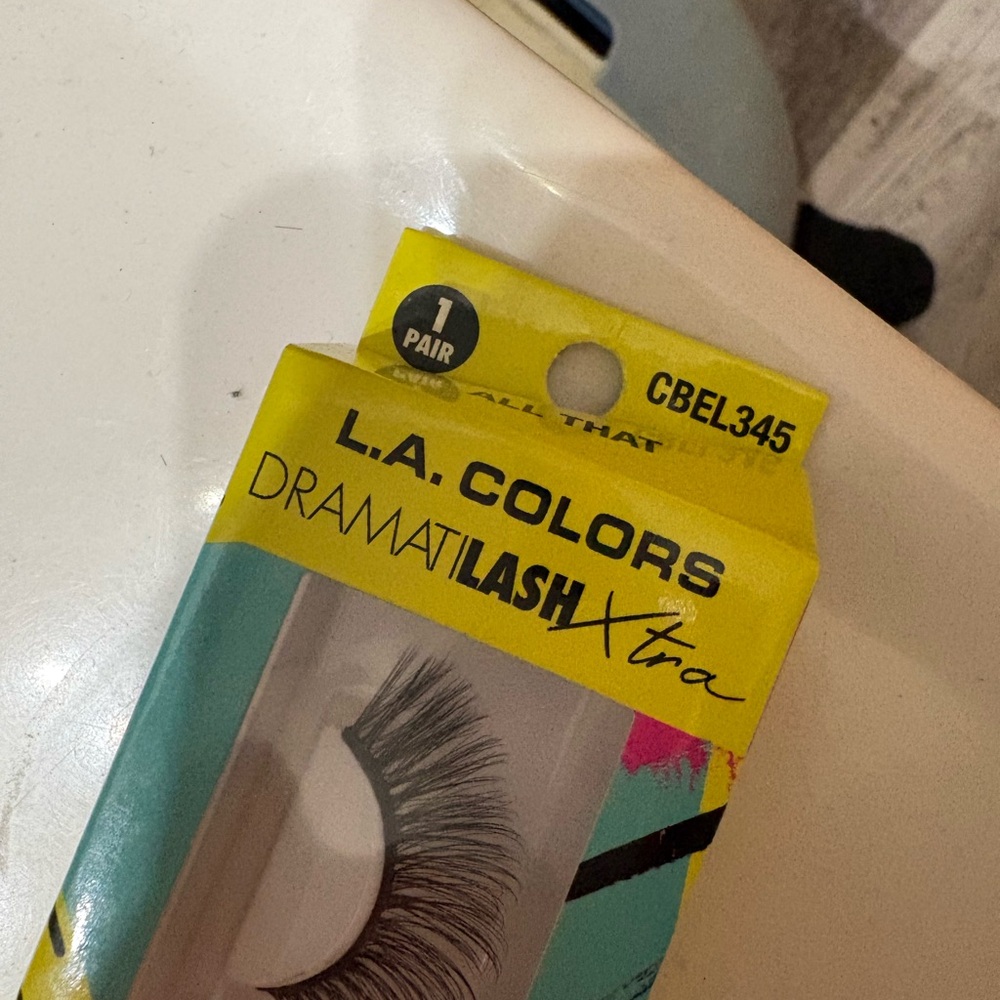 L.A. Colors False Eyelashes Packaging in Yellow and Teal